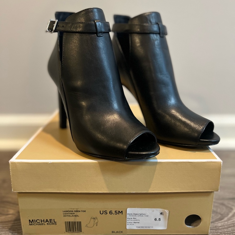 Michael Kors Black Heeled Boots Sleek Design